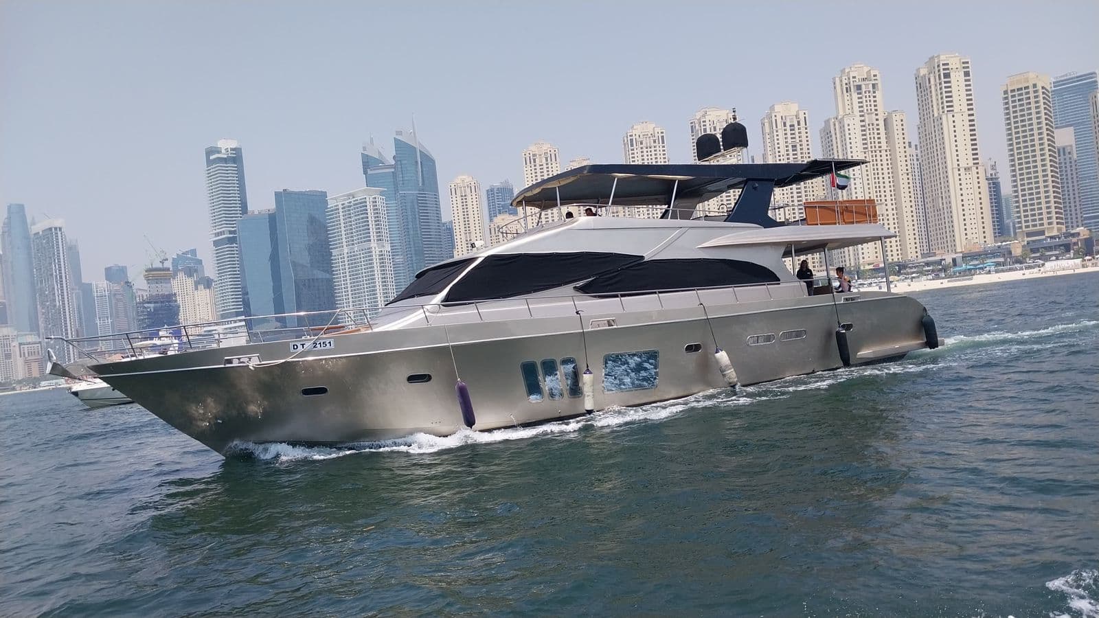 CHOCOLATE PEARL 88 FT – YACHT PRIVÉ AVEC JACUZZI